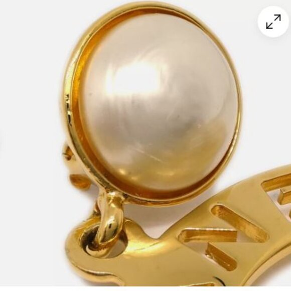 CHANEL Vintage CC disk Earrings -clip on - Picture 4 of 7